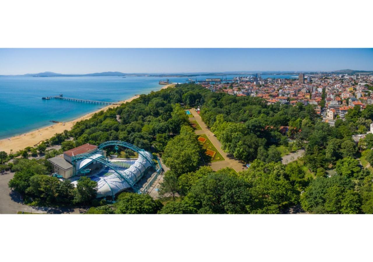 Luxury Apartment On The First Line To The Sea Burgasz Kültér fotó